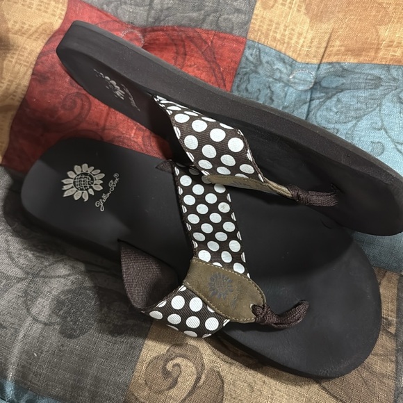 Yellow Box Brown and white Polk Dot Flip Flop Sandals size 9 - Picture 5 of 9